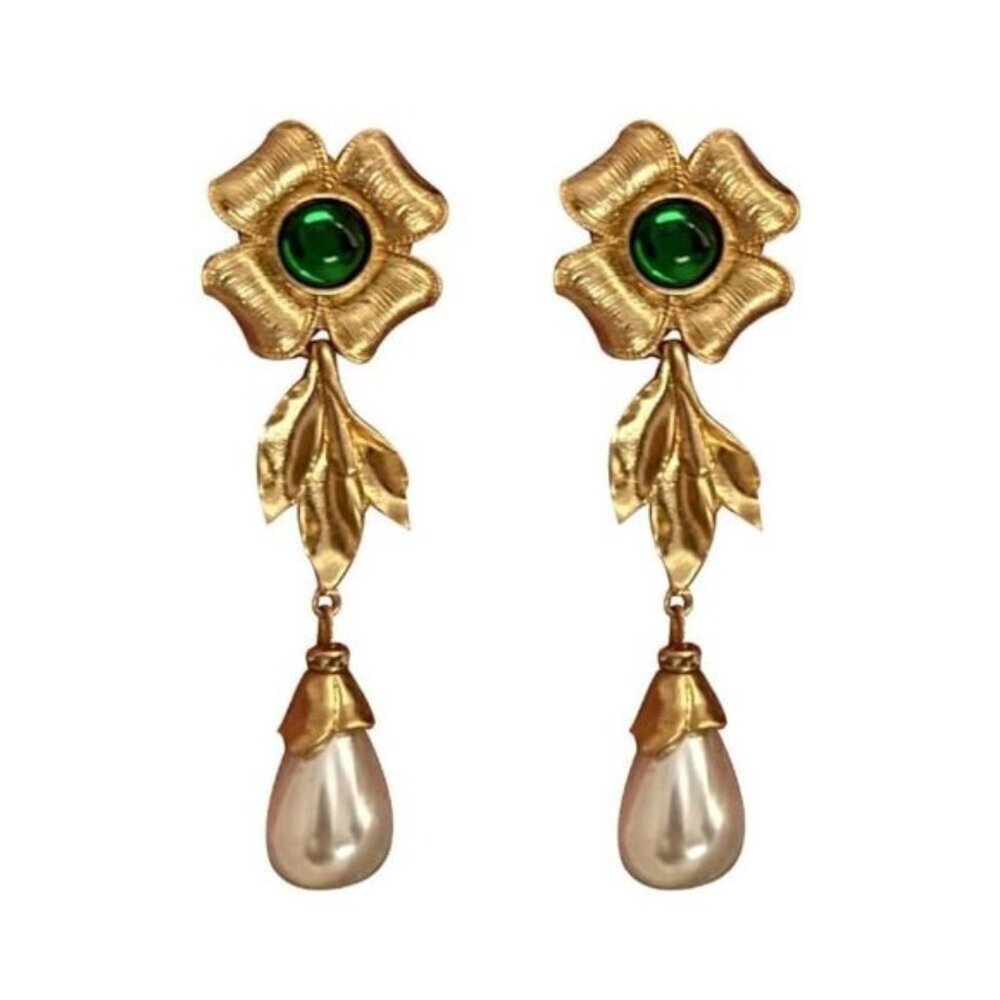 Gold flower dangle earrings N175